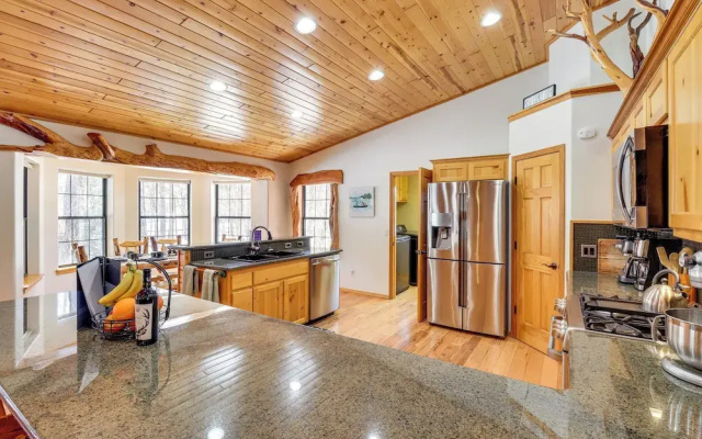 Ski, Hike & Relax Fireside! Pinetop Family Retreat