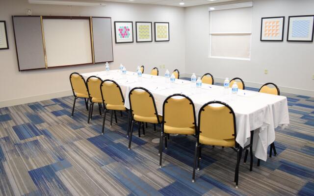 Holiday Inn Express Hotel & Suites West I 10 by IHG