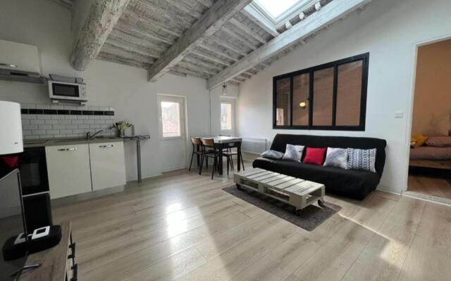 Spacious Apartment Near The Sea