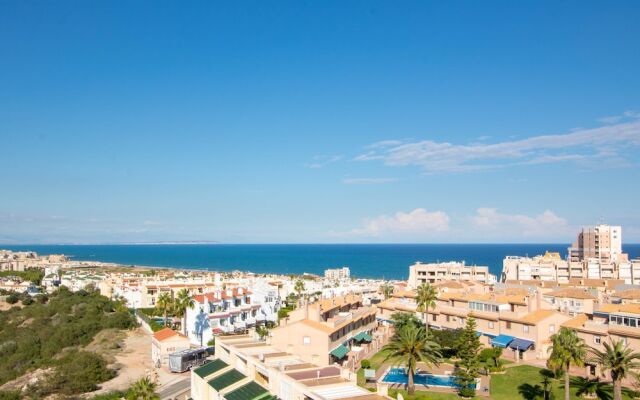 Penthouse with Sea Views & Lovely Garden
