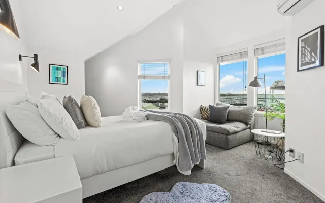 Charming 2BR Home Near City & Bay by Zodiak Stays
