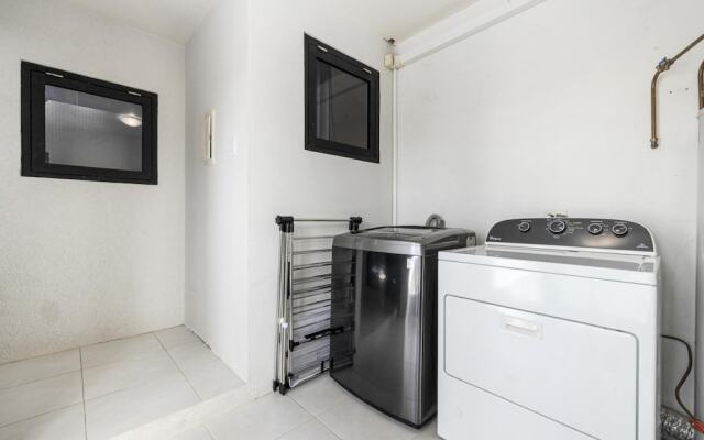 Unique Modern 4BR w Large Private Pool Mini Golf