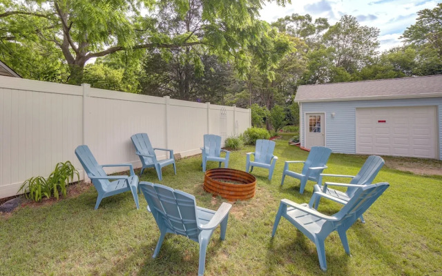 Near Saugatuck Dunes: Pet-friendly Fennville Home!