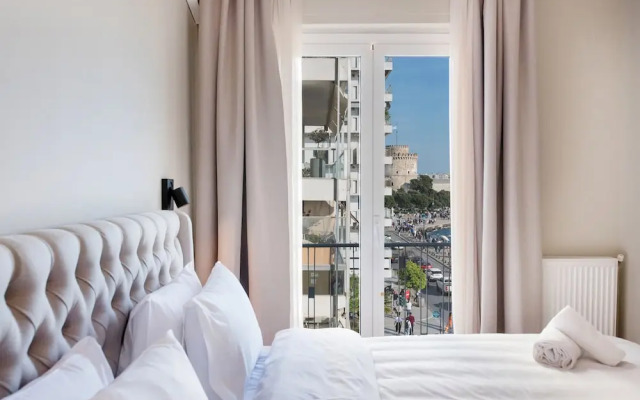 Primavera' Seafront apt with tower view