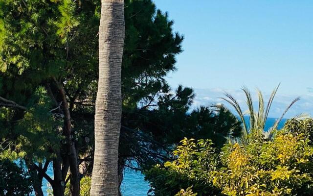 Studio-near the beach, BBQ and seawater pool