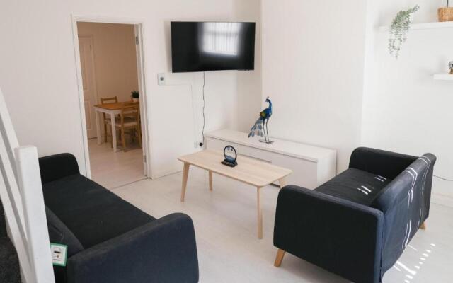 Super Modern 2BD City Center Apartment Belfast