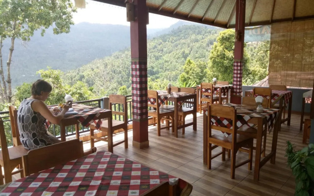 Aris Homestay and Warung Made