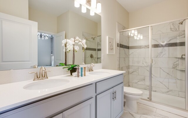 Stunning Villa w/ No Rear Neighbors! Near Disney