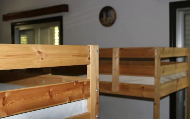 Costas Hostel Action