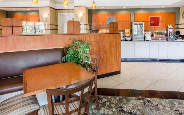 Comfort Suites