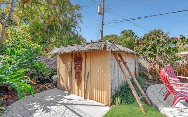 Beautiful pool property with woffice