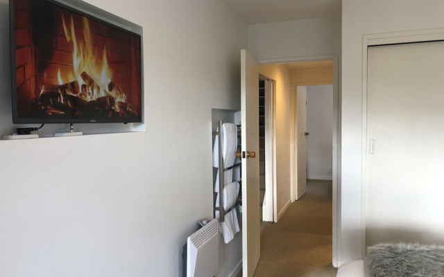 Spacious Townhouse Incredible Alpine Lake Views – Guest Rooms – Queenstown