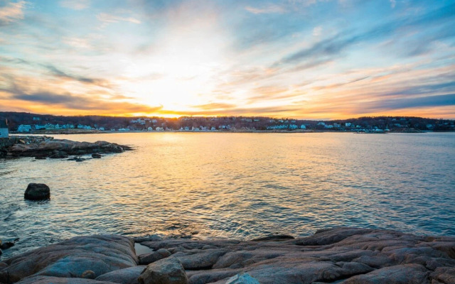 Bearskin Neck Motor Lodge