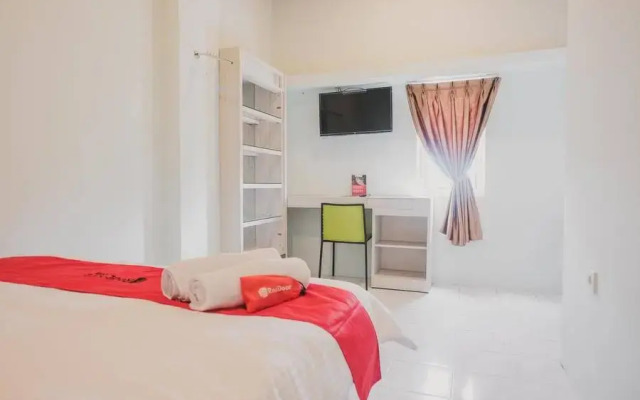 RedDoorz @ Jalan Pangeran Antasari Lampung 2