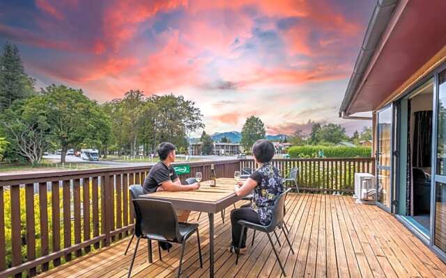 Kakapo Lodge