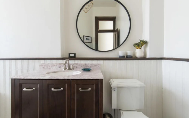 Charming 3BR in Queen Street East by Sonder