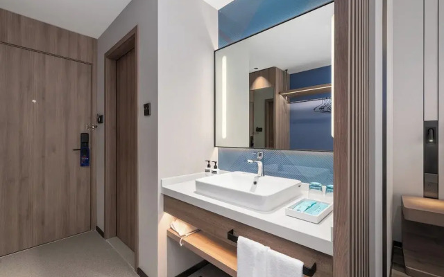 Holiday Inn Express Qingdao Hongdao Station by IHG
