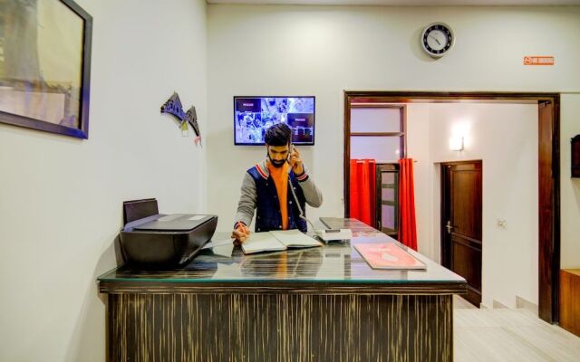Oyo 28011 Shubhangni Residency 2
