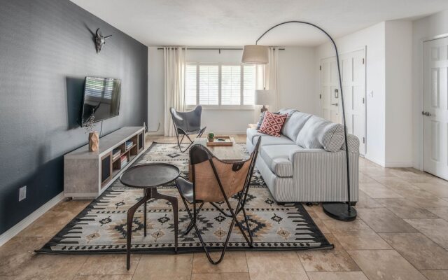 Sleek 2BR Townhome Old Town by WanderJaunt