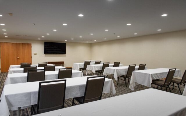 Holiday Inn Express & Suites Hayward by IHG