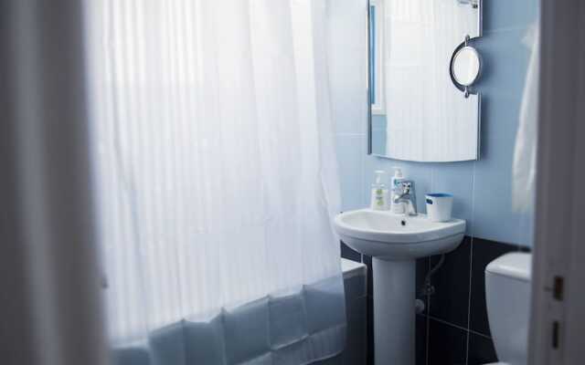 Anatoli 3BR Holiday Home 800m from the Beach