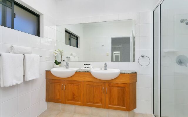 Palm Cove Retreat