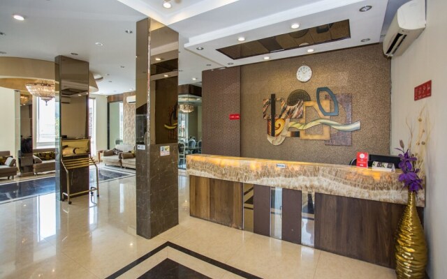 OYO 2377 Hotel Residency