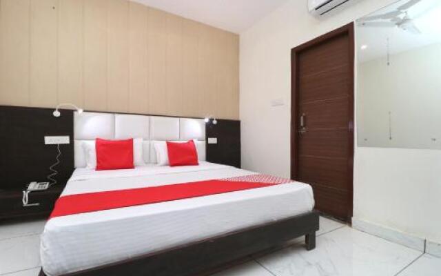 OYO 29265 Hotel Gold