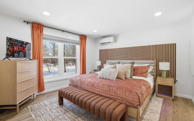 Amenity-filled Retreat by Jfbb-pickleball-gameroom