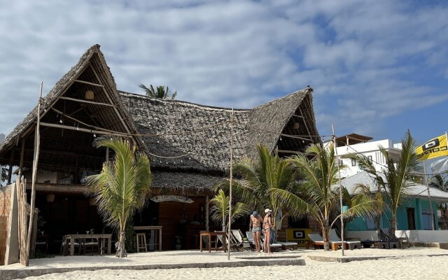 Aluna Beach Apartments