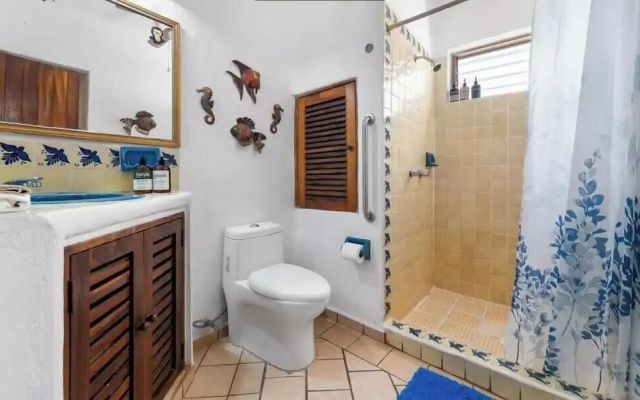 Ocean View 2Br Condo-balcony-beach-pool - 902
