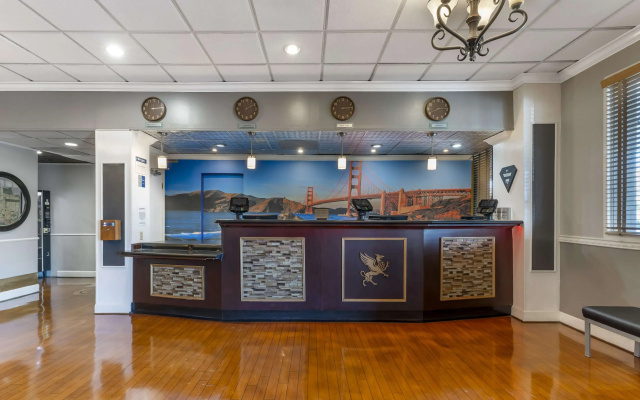 Best Western Plus Grosvenor Airport Hotel - Image 2