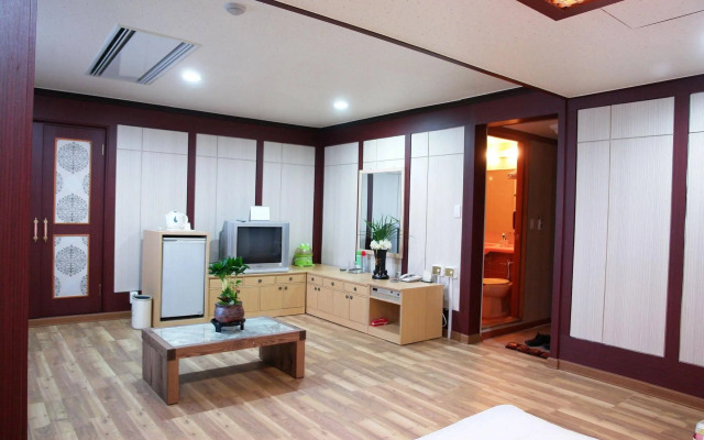 Gumi Hotel