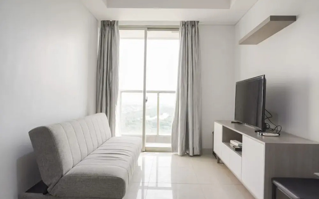 Stunning And Strategic 2Br Gold Coast Apartment Near Pik