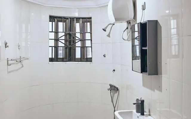 Entire First Floor With 3 En-suite Bedrooms