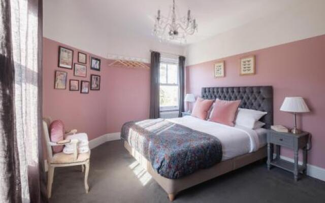 The Victorian Post House - Central Frome