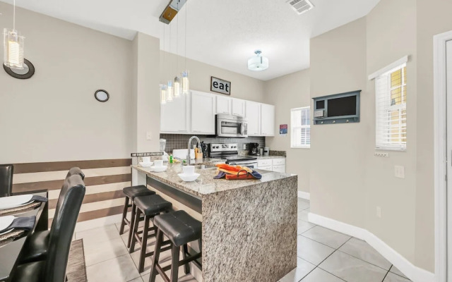 Family Oasis, Cozy Retreat With Bunk Room