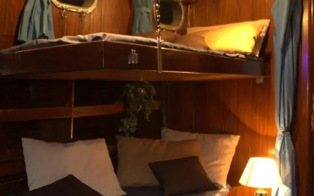 Boat Sea Dreams Charter