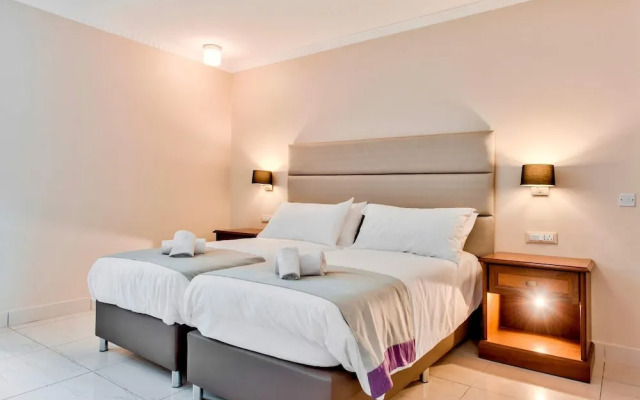 Villa Gardenia - 5 Bedroom Holiday Villa With Pool