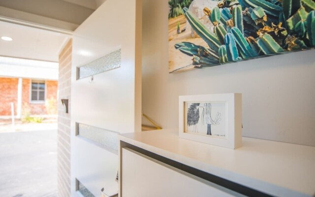 PEACEFUL 2Kingbed RootyHill Townhouse near Station