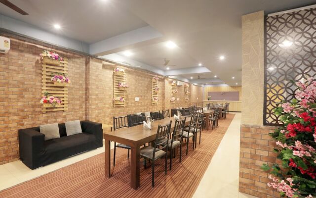 Hotel Lemon Suites & Banquet Noida Sector 62