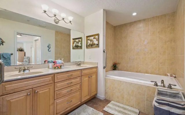 Beachfront Bliss: St. Augustine 2BD Luxury