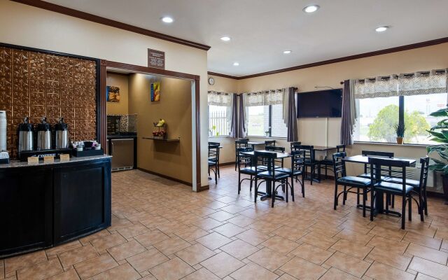 Days Inn by Wyndham Navasota