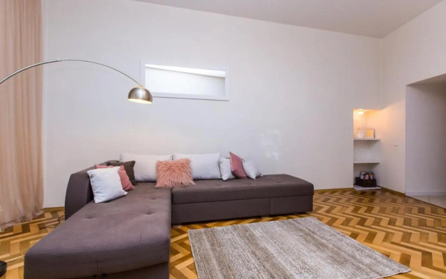 SoVA apartment str Gnatyuka 18