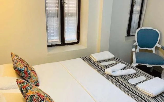 Maya Hotel Studio A