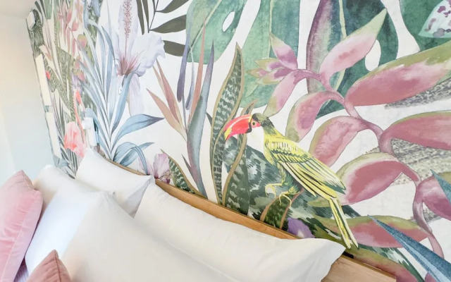 Seafront Modern Farmont Flamingo Suite