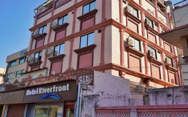 Oyo Flagship 36844 Riverfront