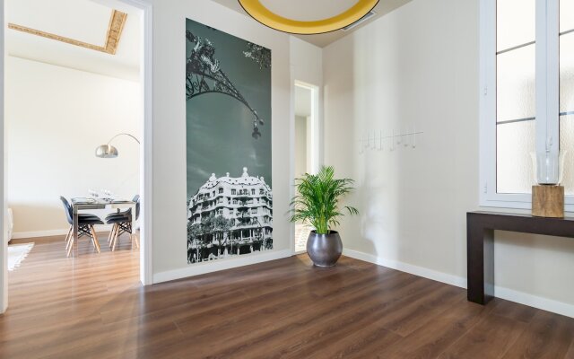 Ribera in Barcelona with 3 bedrooms and 2 bathrooms