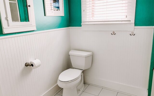 Blue Moon Guest House and Saloon