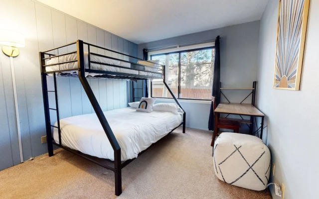 Chateau Sierra 50 Pet-Friendly with Great Complex Amenities, On the Shuttle Route, Private Washer Dryer, by RedAwning